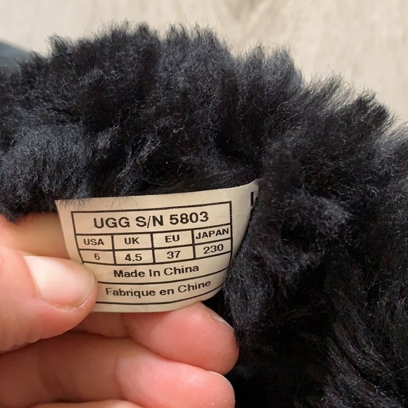 UGG Bailey Button Black Boots size 6 leather sheepskin lining winter cozy - Picture 10 of 16